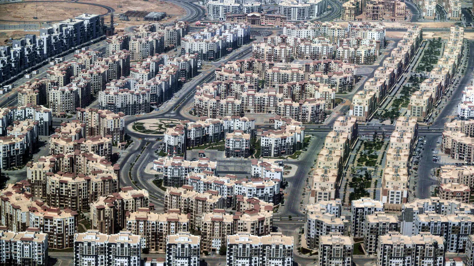 المصريون بين اكتناز الذهب وملكية العقار.. مقارنة عبر 3 عقود