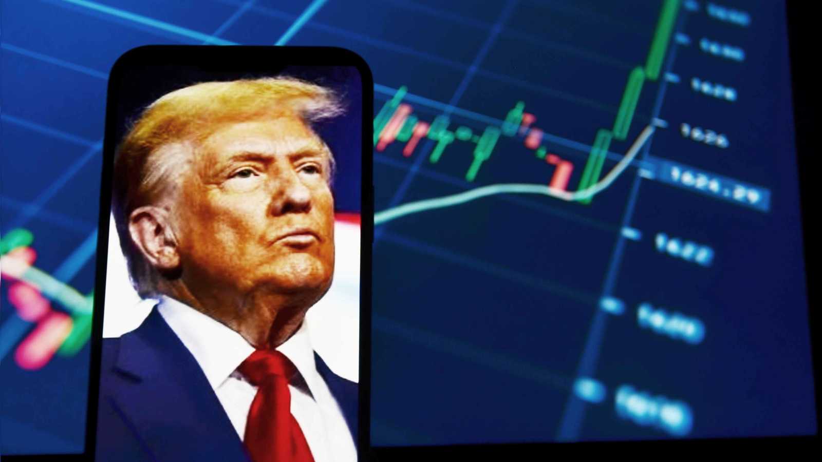 ترامب يدرس تمديد إعفاء لشحنات النفط الداخلية وسط اضطرابات سوق الطاقة 