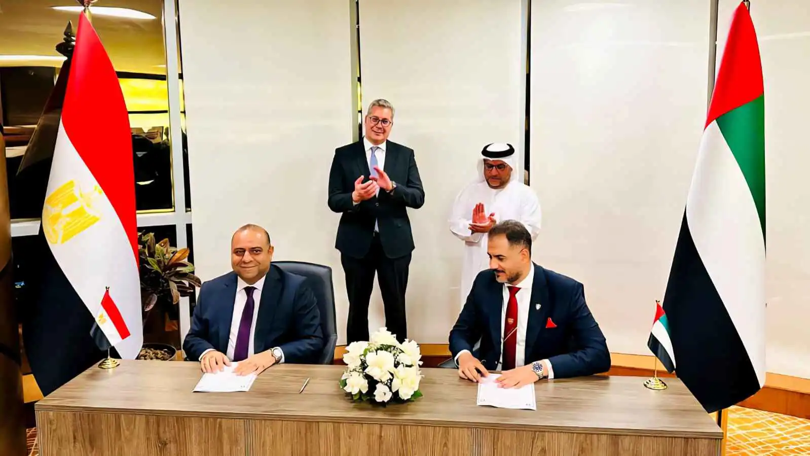 تعاون مصري إماراتي لتطوير ميناء الحمراء وإنشاء منطقة لوجستية بالعلمين