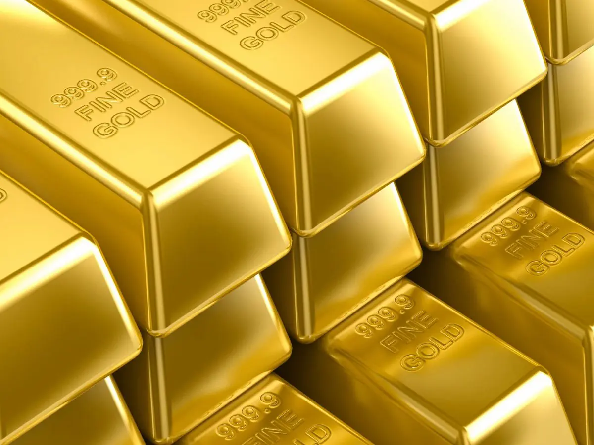 أسعار الذهب تتراجع بضغط من قوة الدولار وارتفاع عائدات السندات


