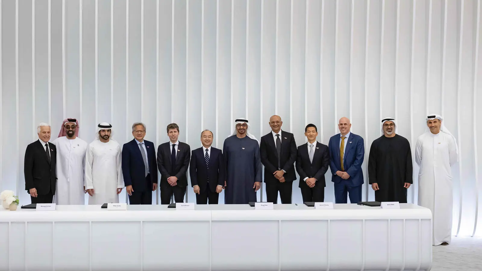 شراكة عالمية لإطلاق "ستارغيت الإمارات" كمجمّع متقدم للذكاء الاصطناعي