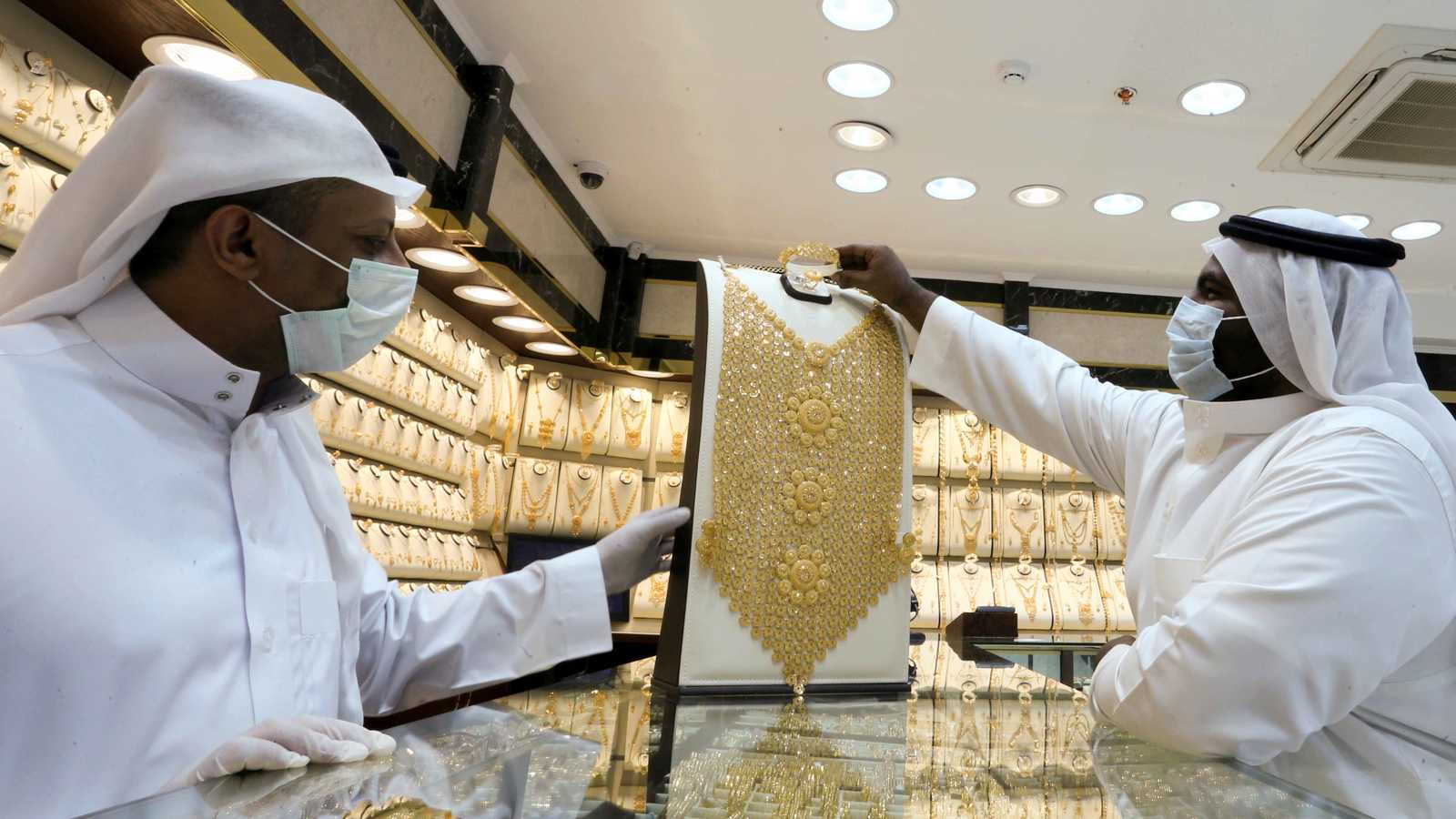 سعر الذهب في السعودية يبلغ قمة جديدة.. و«عيار 24» يسجل 598 ريالاً 