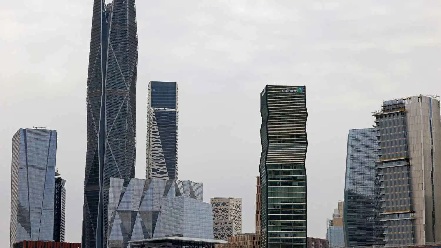 بنوك السعودية تزيد قروضها الشخصية 2.6% إلى 1,46 تريليون ريال في 8 أشهر