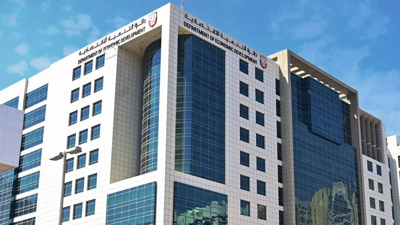 الرخص الاقتصادية الجديدة في أبوظبي تنمو 21% خلال الربع الأول