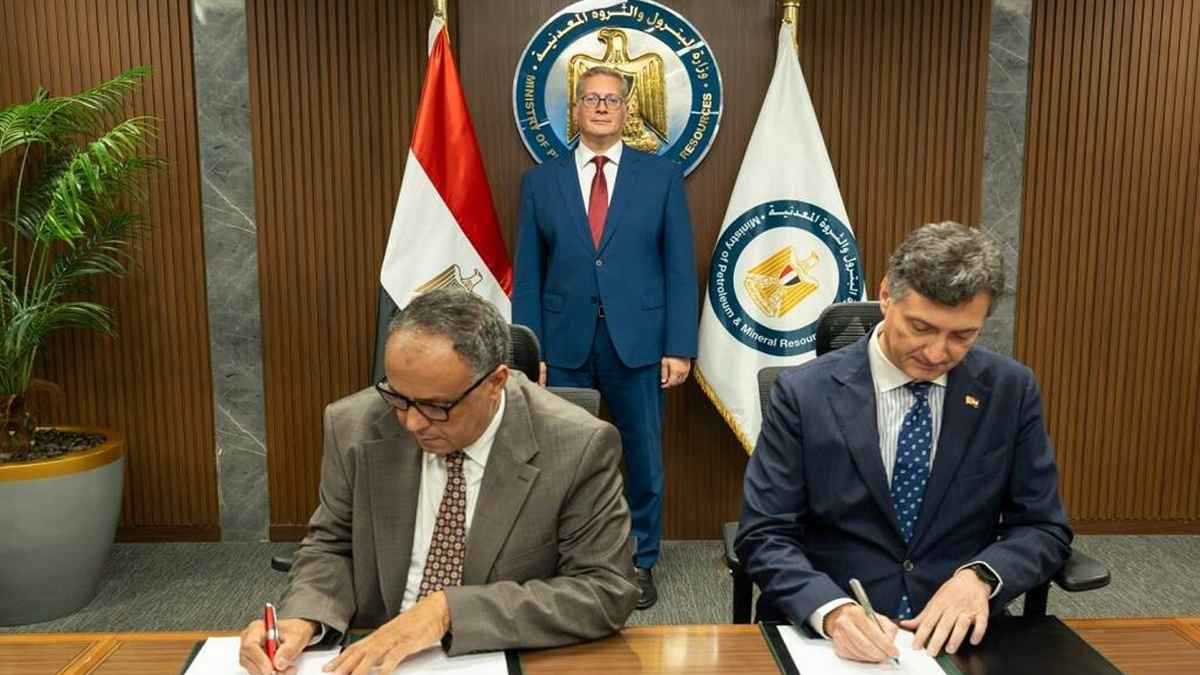 مصر توقع مذكرة نوايا مع «إيني» لتجديد الالتزام بمنطقة شمال بورسعيد 