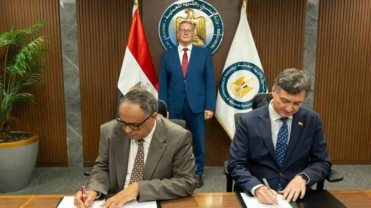 مصر توقع مذكرة نوايا مع «إيني» لتجديد الالتزام بمنطقة شمال بورسعيد