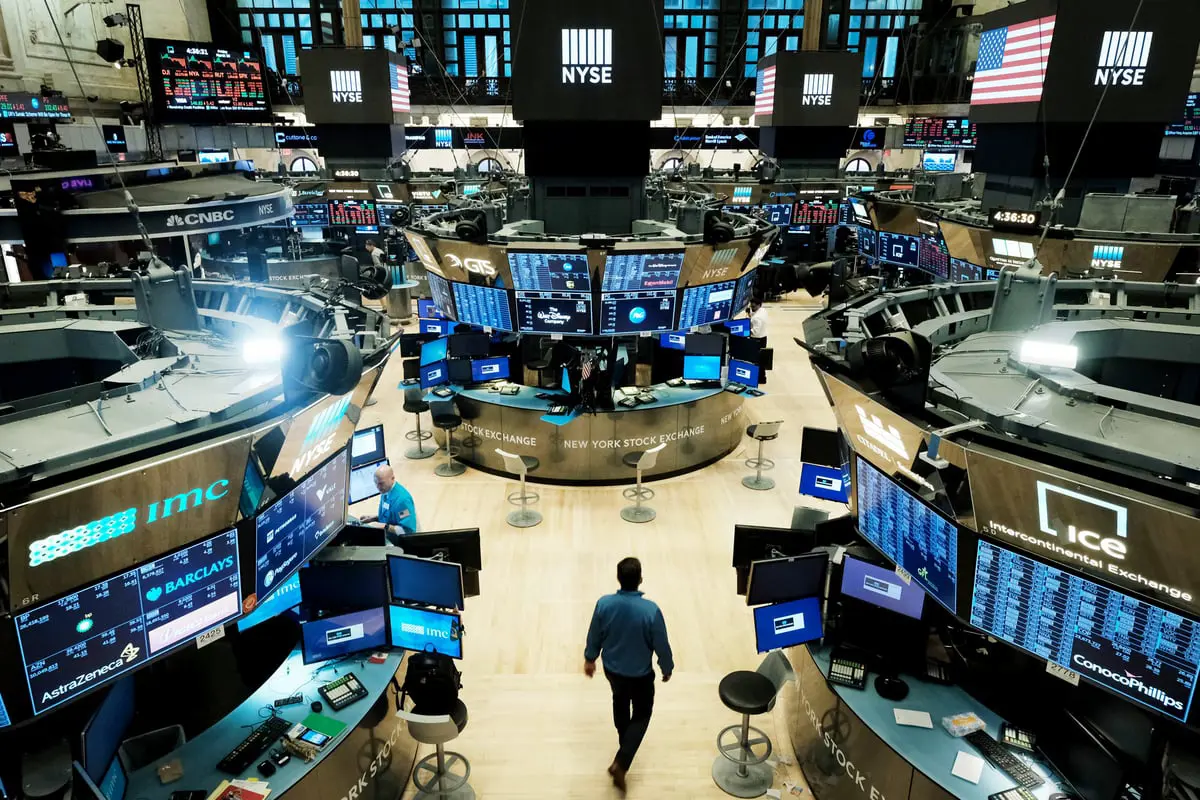 انخفاض وول ستريت وسط مخاوف من تشديد السياسة النقدية

