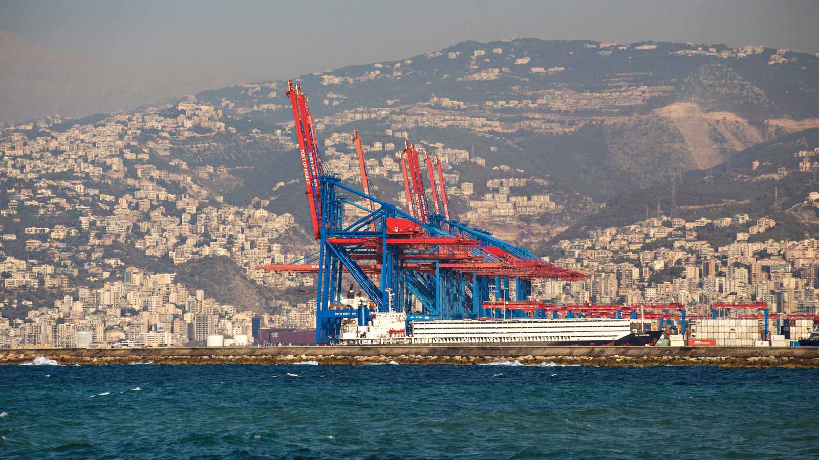 نقيب المستوردين لـ«إرم بزنس»: لبنان يملك مخزوناً غذائياً يكفي 3 أشهر 