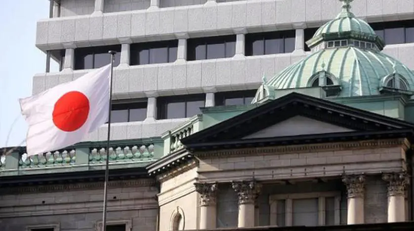 المستثمرون يهربون من الين لعدم رفع اليابان الفائدة
