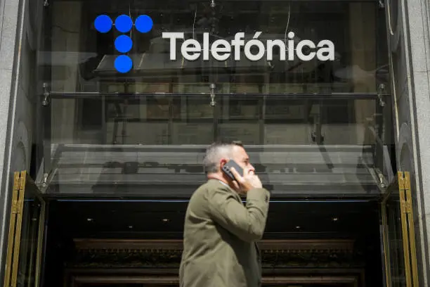 "كريتريا" الإسبانية ترفع حصتها في "تليفونيكا" للاتصالات إلى 10%