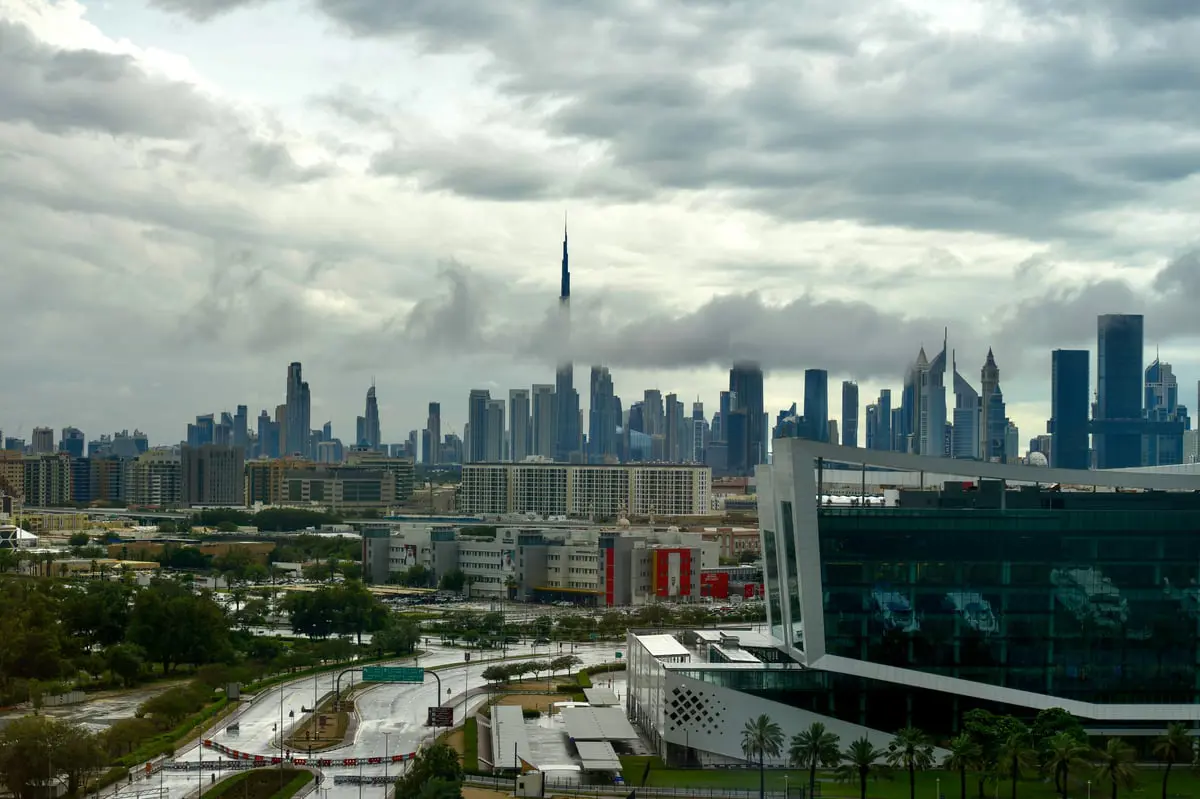 الإمارات تمدد العمل عن بُعد ليومين مع انتهاء المنخفض الجوي