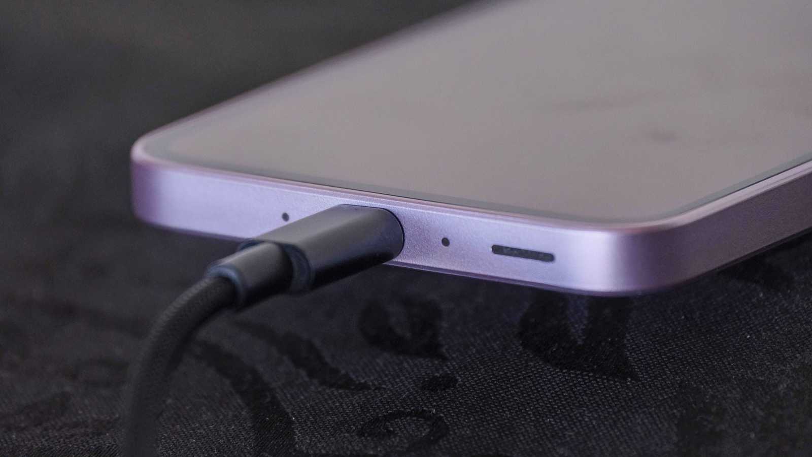 بعد تغيير القوانين.. أوروبا تفتح الطريق لهواتف ذكية «بلا منافذ» 