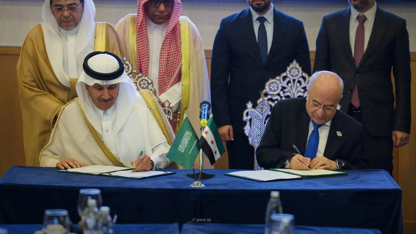 سوريا والسعودية توقعان مذكرتي تفاهم لتطوير النقل والسكك الحديدية
