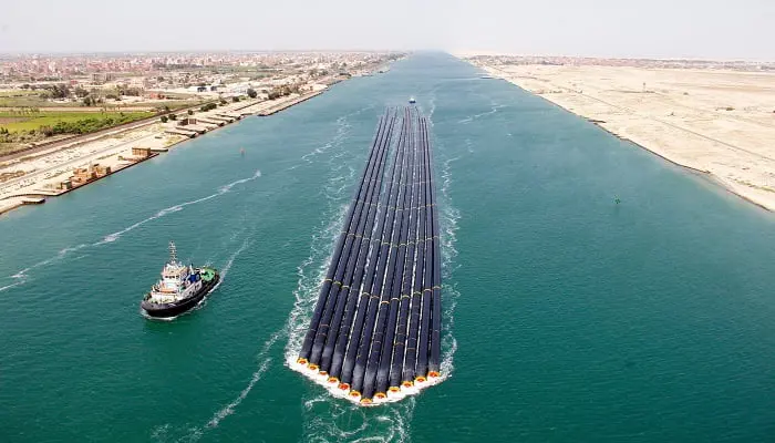 مصر.. تنفيذ استراتيجية لتطوير قناة السويس