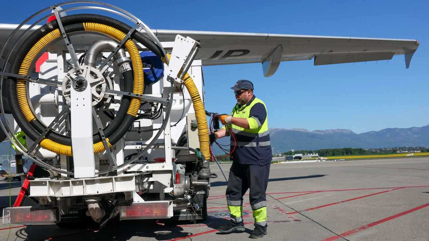 نقص حاد في واردات أوروبا من وقود الطائرات قبل ذروة موسم السفر 