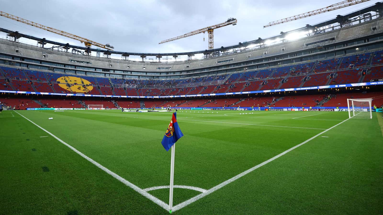 «برشلونة» الإسباني يبحث عن تمويل جديد لإنجاز تجديد الـ«كامب نو» 