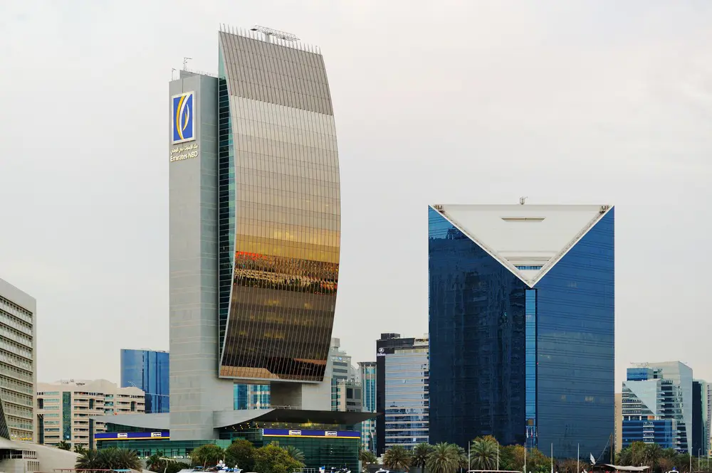 أكبر بنك في دبي: 94% من المعاملات خارج الفروع