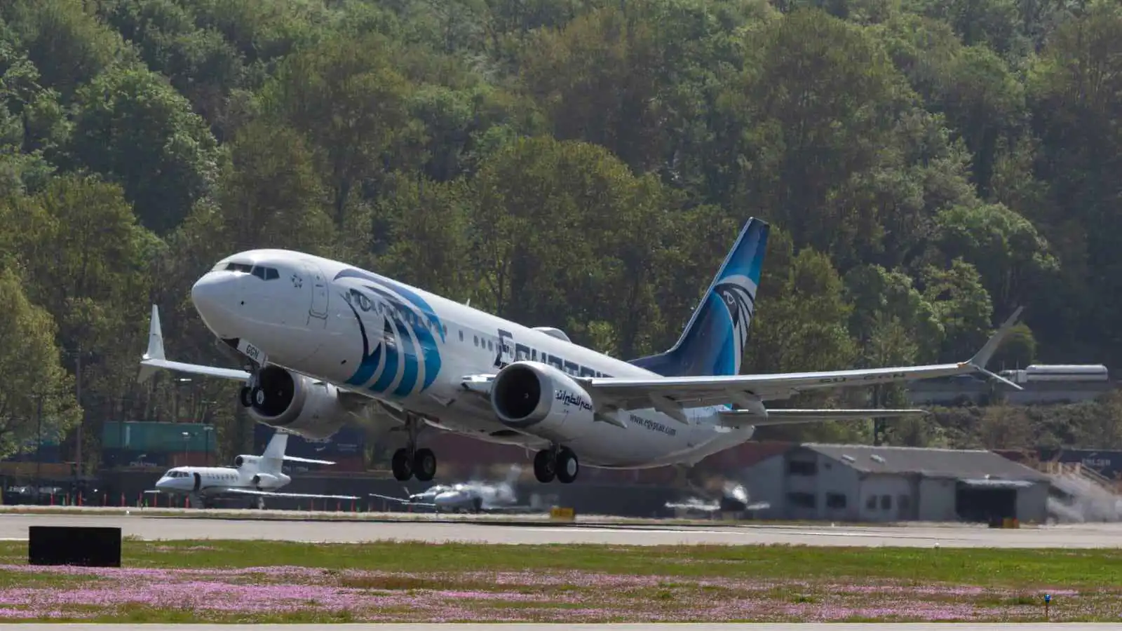 «مصر للطيران» تتسلم أول طائرة «بوينغ 737 ماكس 8» لتحديث الأسطول