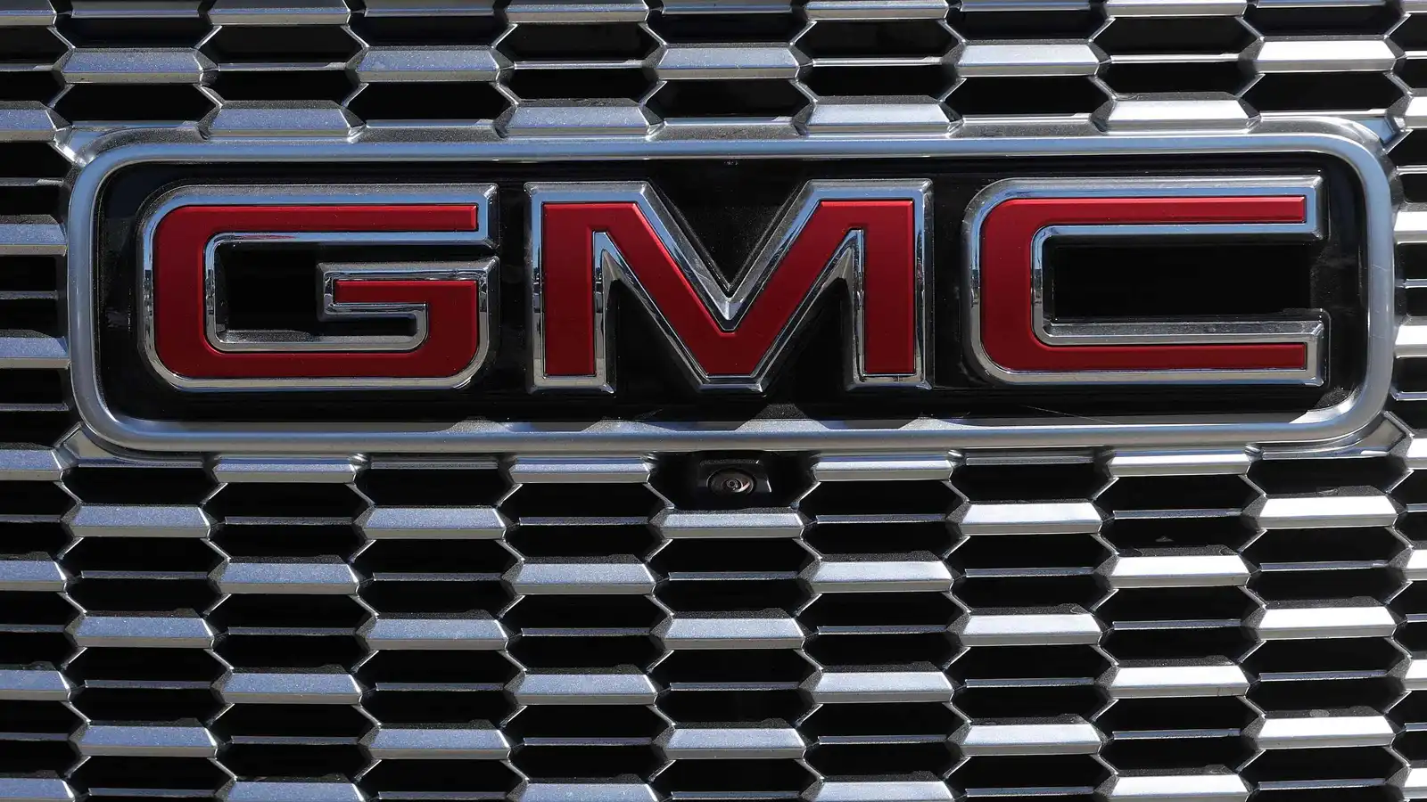 GMC تعيد Jimmy للخدمة.. سر رهان صانعي السيارات على "النوستالجيا"