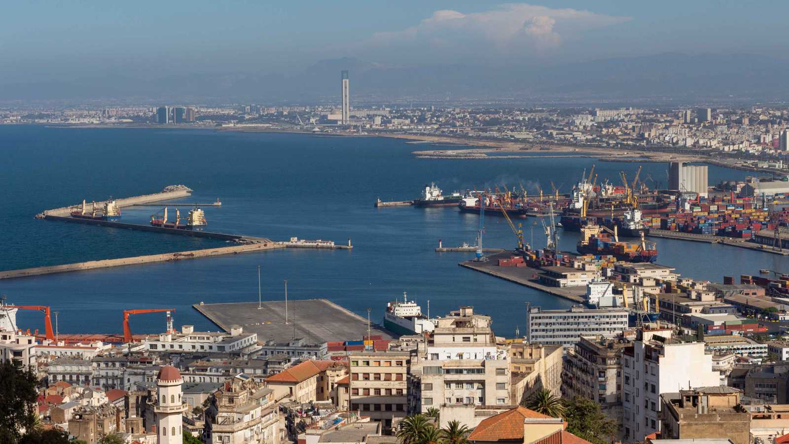 الجزائر عند مفترق اقتصادي.. هل يكفي الإنفاق لقيادة النمو؟ 