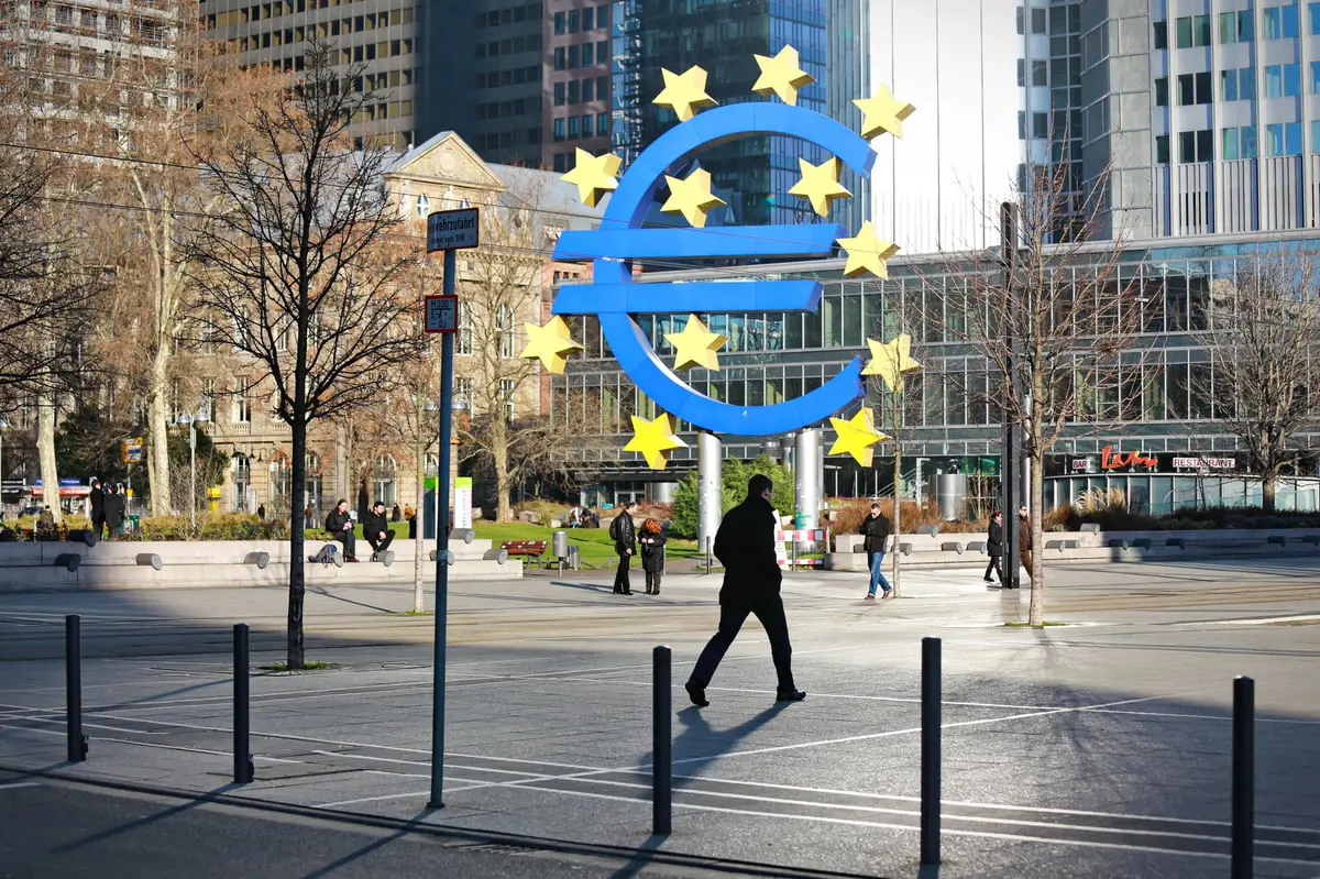 توقعات بنمو اقتصاد منطقة اليورو 0.9% على أساس سنوي
