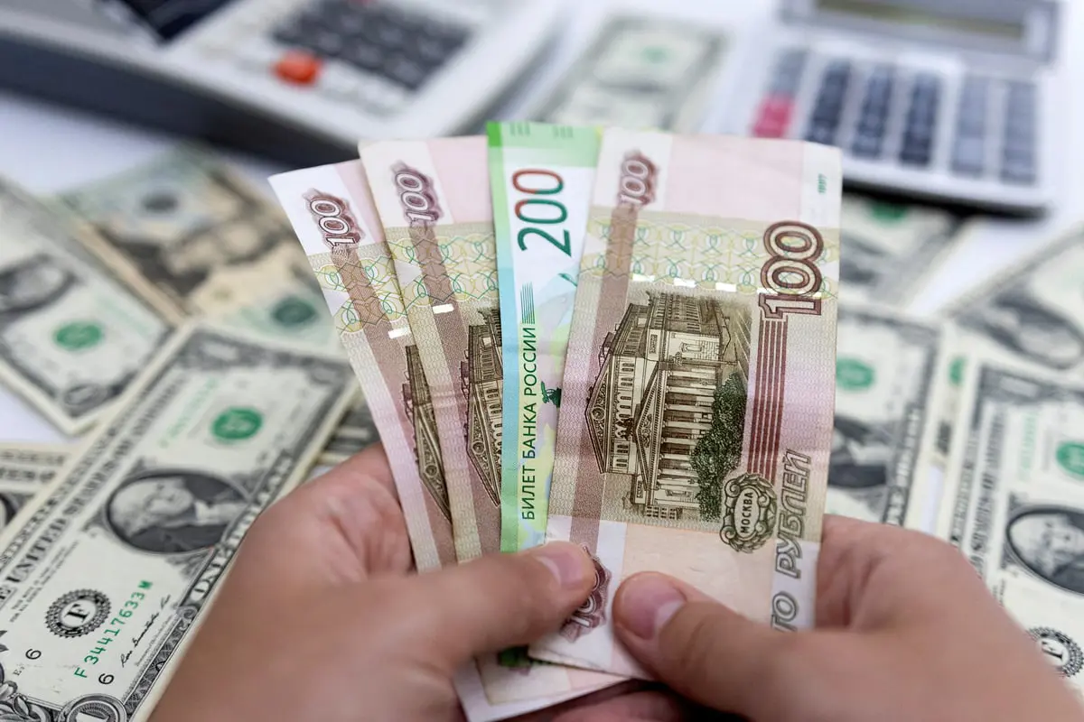 رغم اعتراض المركزي.. روسيا تدرس مد القيود على حركة الأموال