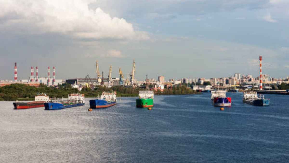 أوروبا تضيف 41 سفينة روسية لقائمة العقوبات على «أسطول الظل» 