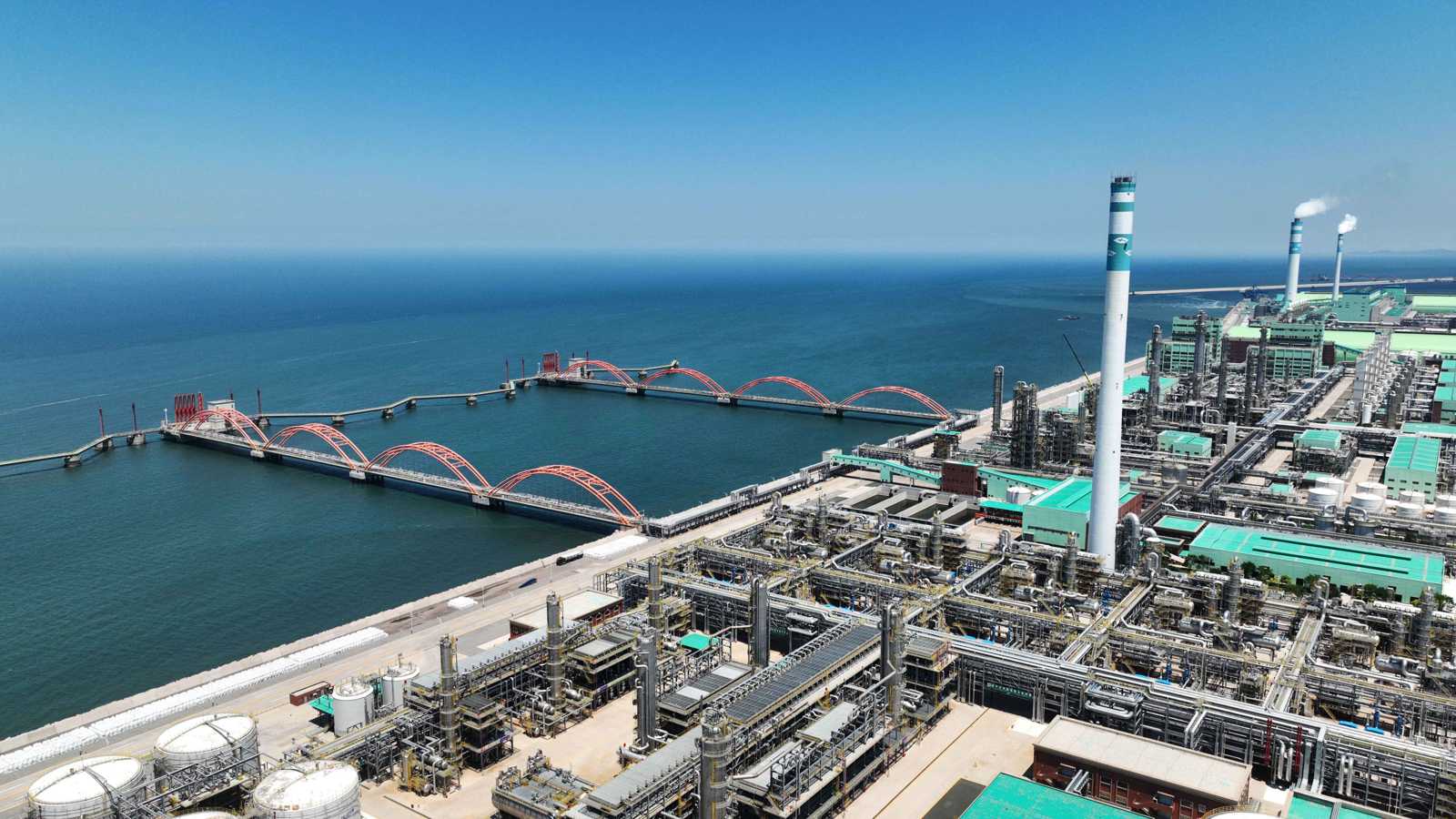 «هينغلي بتروكيميكال» الصينية تنفي شراء نفط إيراني بعد عقوبات أميركية 