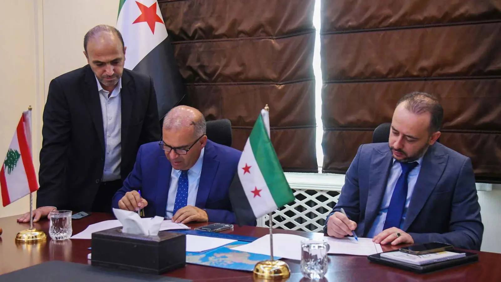 سوريا ولبنان يتجهان لإلغاء رسوم الدخول والمغادرة للشاحنات