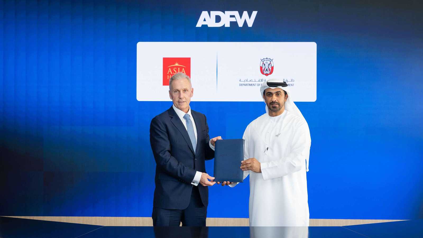 أبوظبي تعزز شراكاتها الاقتصادية العالمية بمذكرة تفاهم مع «آسيا هاوس» 