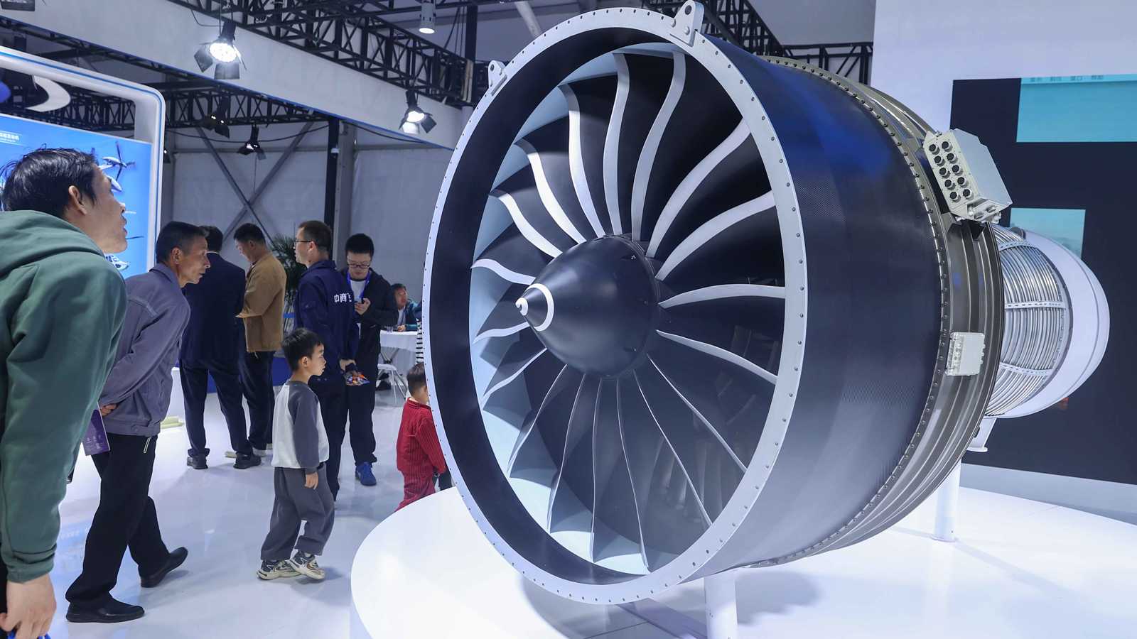 من الاستيراد إلى المنافسة.. كيف كسرت الصين احتكار الغرب العسكري؟ 