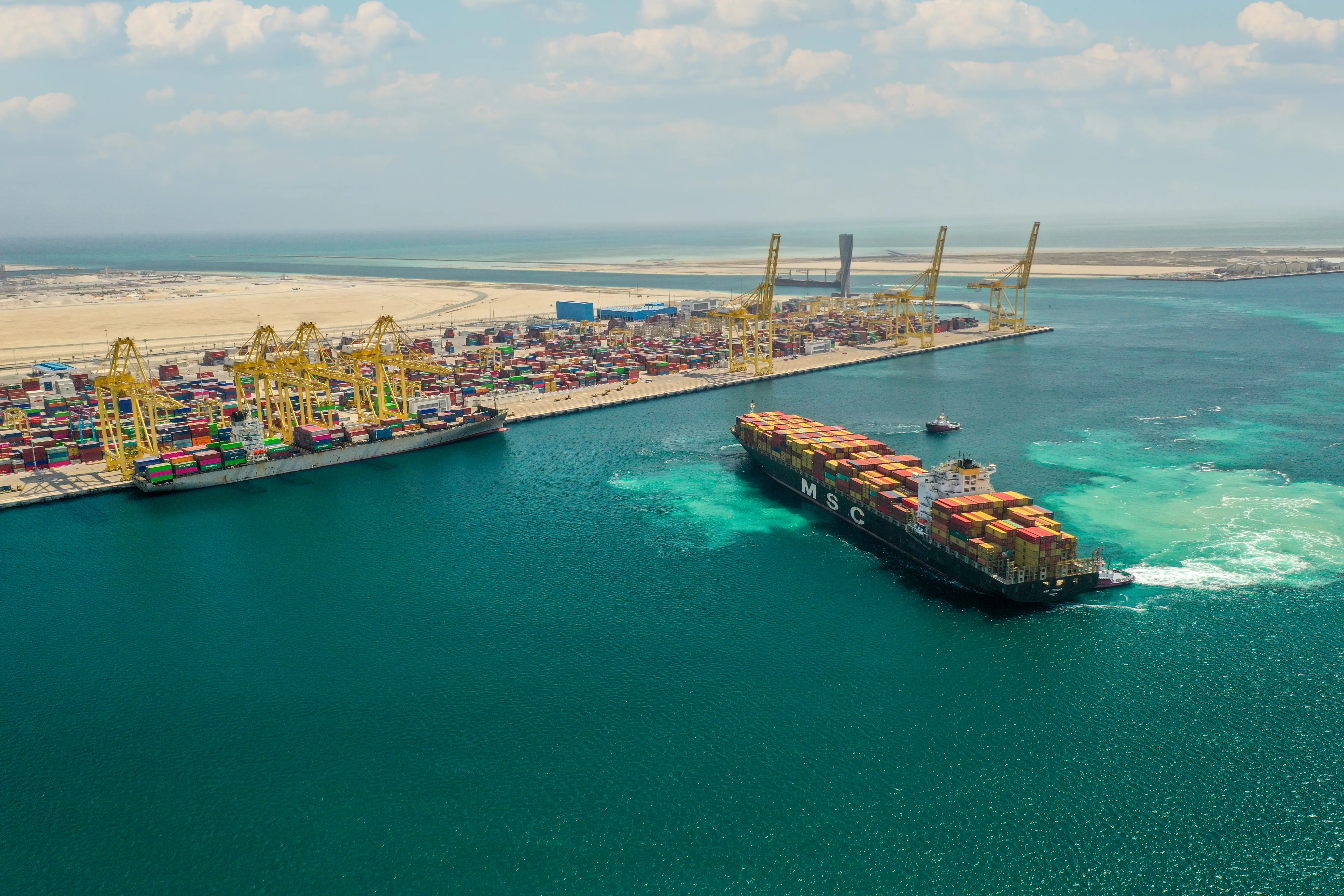 فائض الميزان التجاري القطري يرتفع 12.4% إلى 5.4 مليار دولار