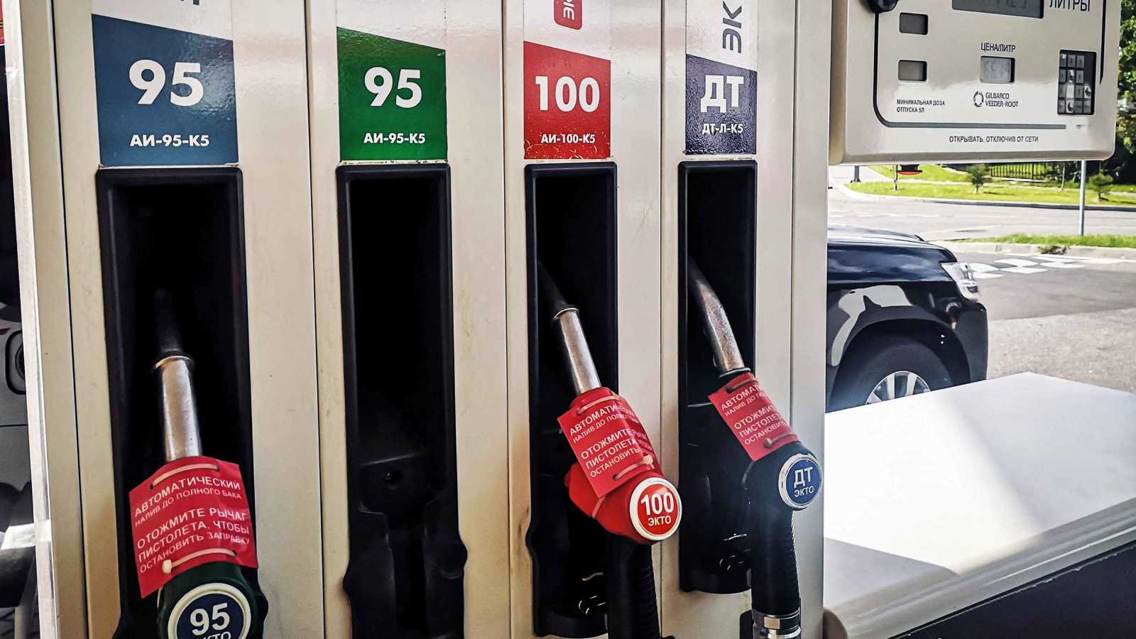 روسيا تفرض حظراً على تصدير البنزين حتى نهاية يوليو 