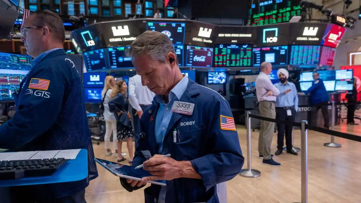 الذكاء الاصطناعي يرفع ثروات الأسر عالمياً 7.3% إلى 570 تريليون دولار