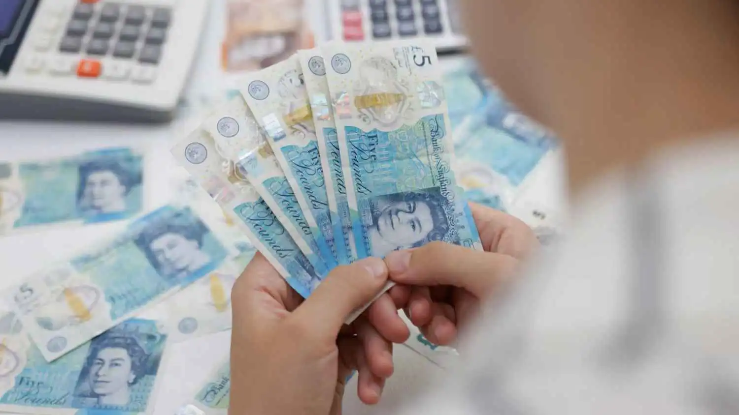 خسارة الانتخابات تُضعف رئيس الوزراء البريطاني والسندات الحكومية