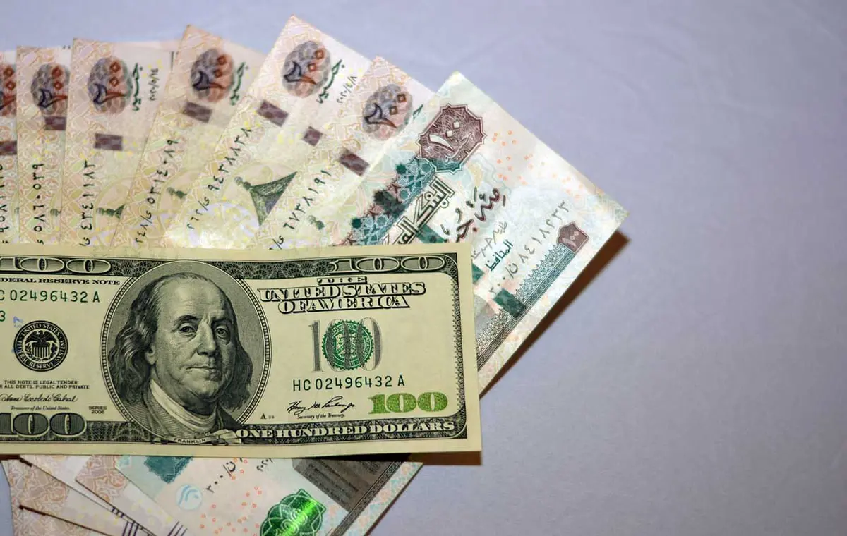  الدولار يتراجع قرب 47 جنيهاً بعد تحسن التصنيف الإئتماني لمصر