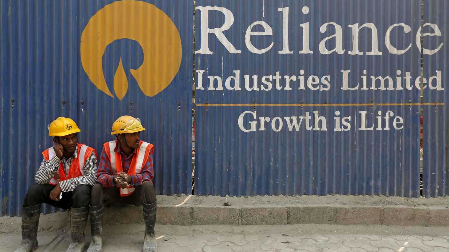 «ريلاينس إندستريز» الهندية ترفض شحنتين من النفط الإيراني 