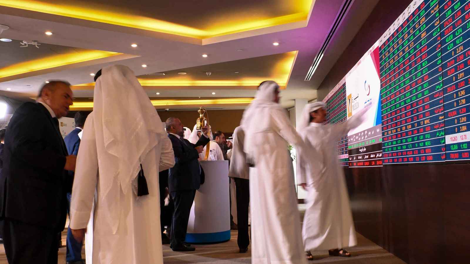 كيف تفاعلت أسواق الخليج بالختام مع تثبيت أسعار الفائدة للمرة الثالثة؟