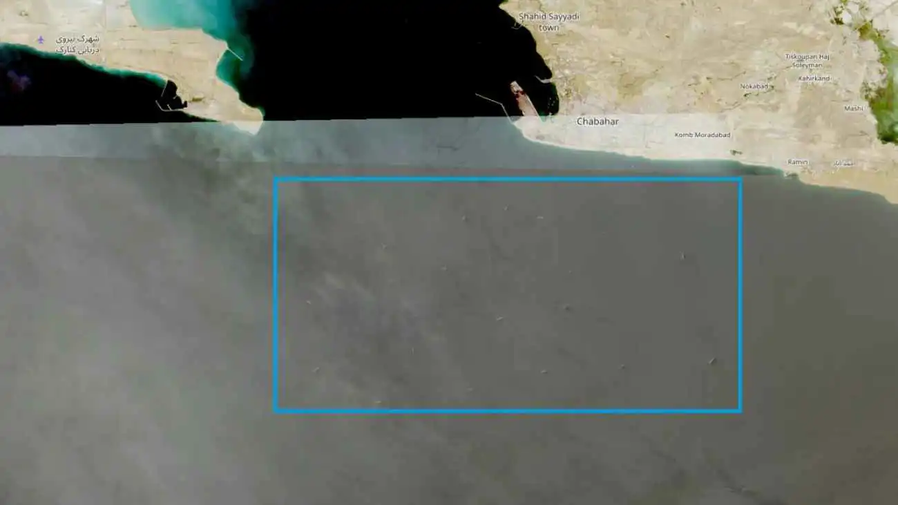إيران تستمر في تحميل النفط على السفن قرب خط الحصار الأميركي