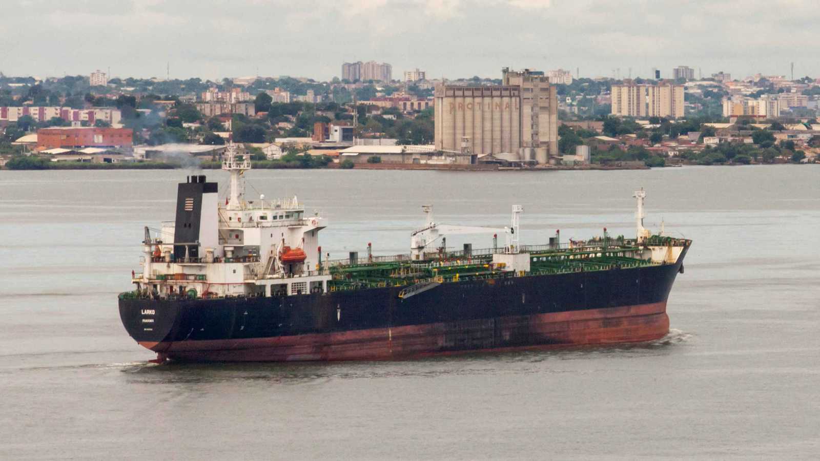 12 ناقلة محملة بالنفط غادرت فنزويلا بواسطة التخفي عن الرصد 