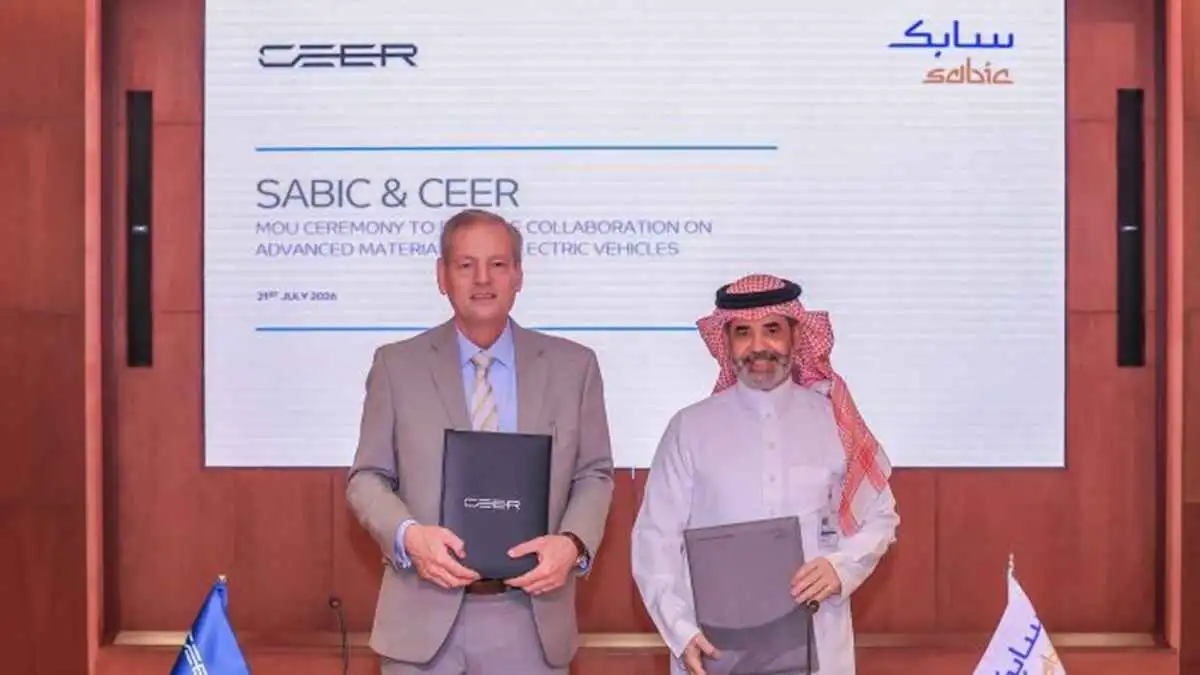 «سابك» و«سير» توقعان مذكرة للتعاون في صناعة السيارات الكهربائية