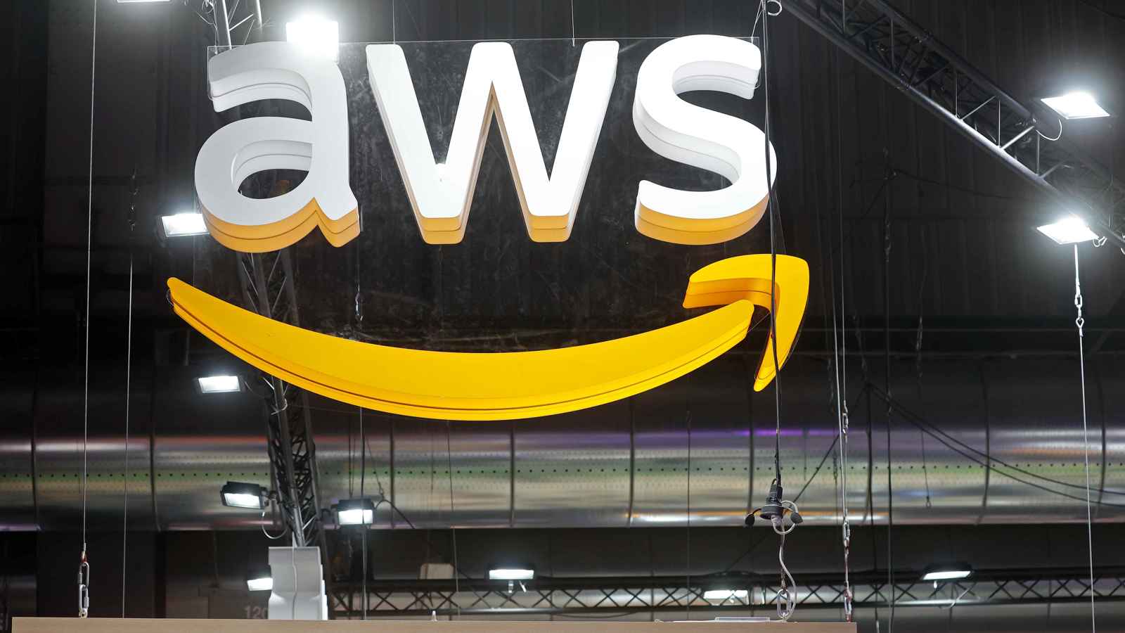 بقيمة 38 مليار دولار.. صفقة خدمات سحابية ضخمة بين «OpenAI» و«أمازون» | إرم بزنس