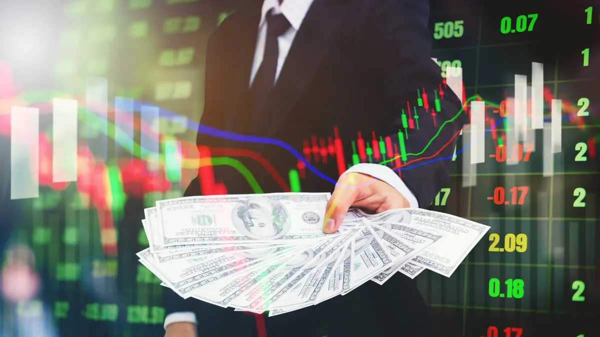 محللون يدعون المستثمرين للاحتفاظ بالـ "كاش" مؤقتاً 