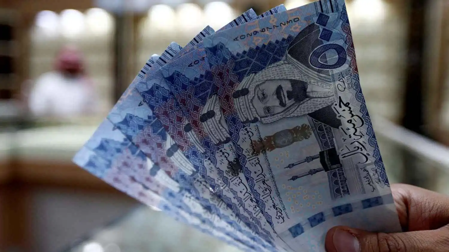 السيولة النقدية في السعودية تقفز 242 مليار ريال في 8 أشهر