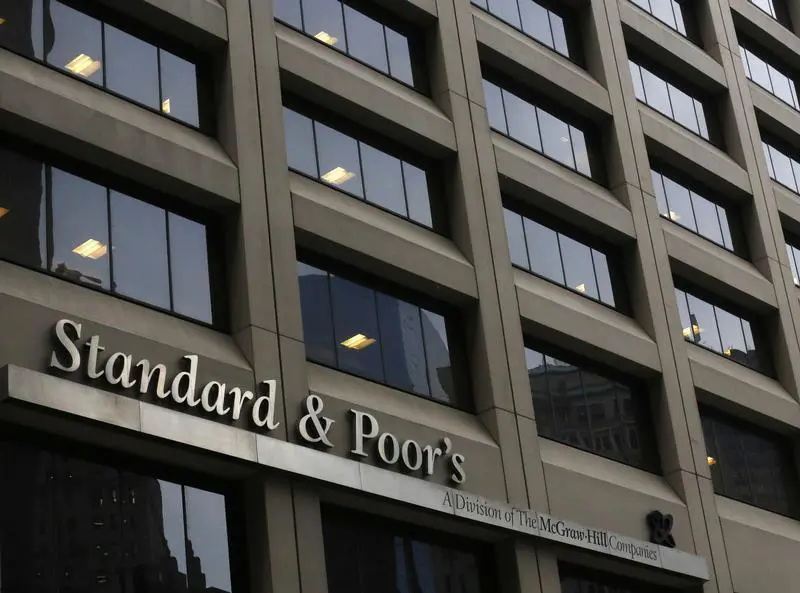 ستاندرد آند بورز: أداء البنوك الإماراتية والسعودية أكثر مرونة أمام ارتفاع الفائدة