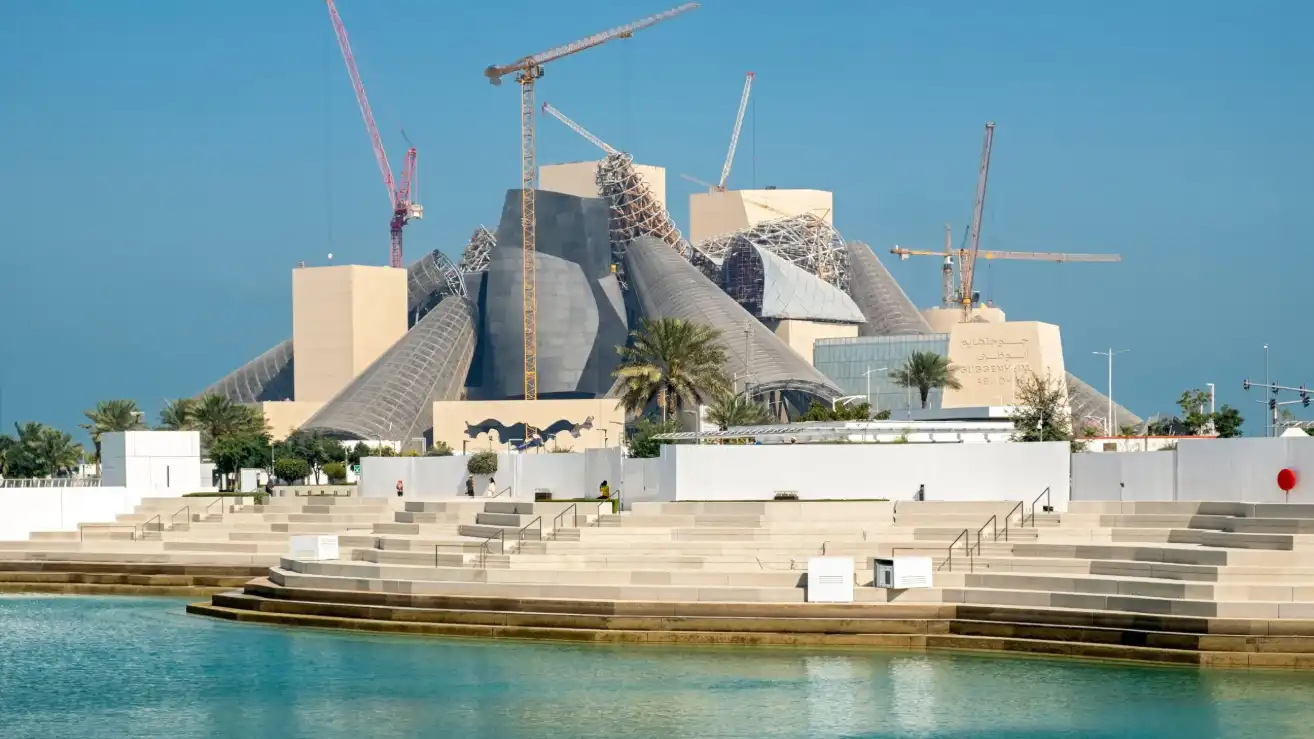 الإمارات تطمئن المستثمرين بالإنفاق على المزيد من المشاريع العملاقة