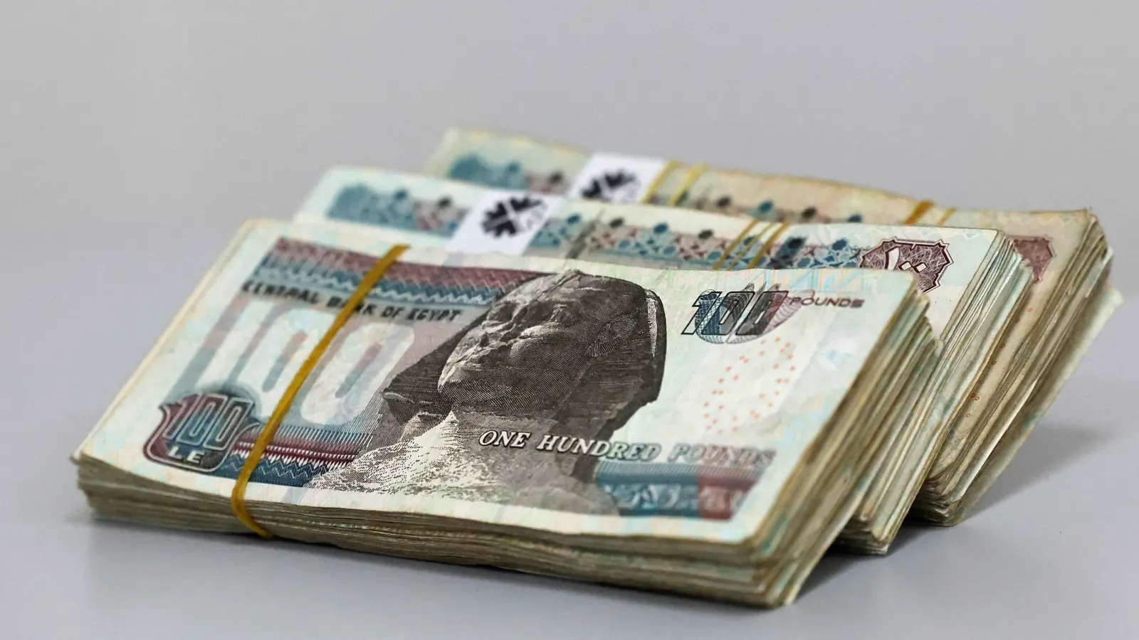 الحكومة المصرية تدرس طرح صكوك وسندات جديدة لتقليص الدين العام