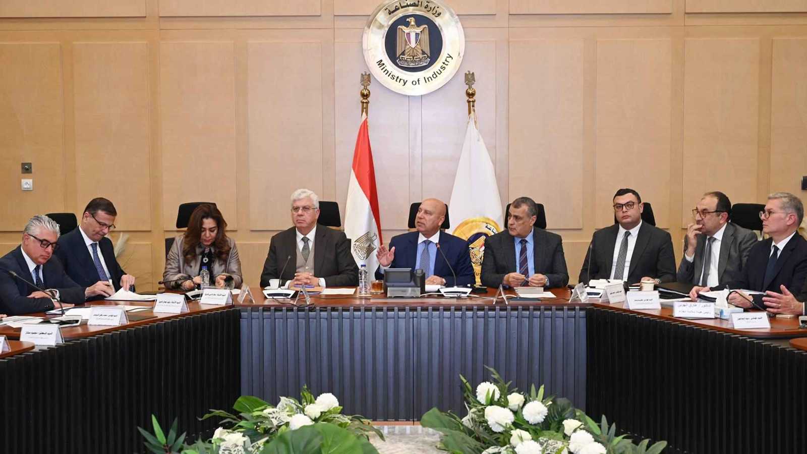 مصر تقر حزمة قرارات صناعية جديدة باستثمارات تتجاوز 1.29 مليار دولار 