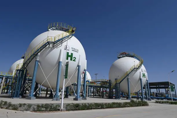 "طاقة عربية" المصرية.. اتفاقية لإنتاج الهيدروجين الأخضر بـ3.4 مليار دولار