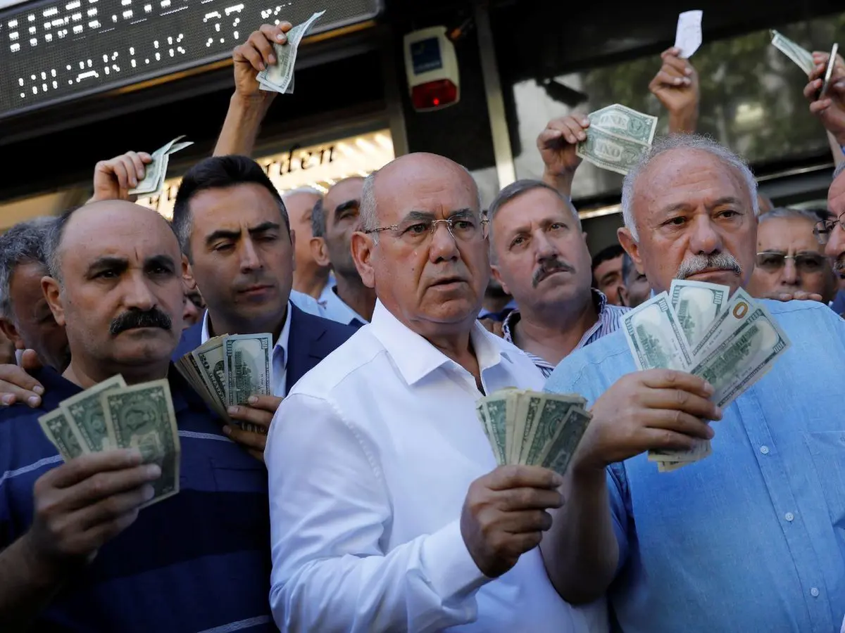 3400 نقطة لم تُفلح.. هبوط تاريخي جديد لليرة التركية